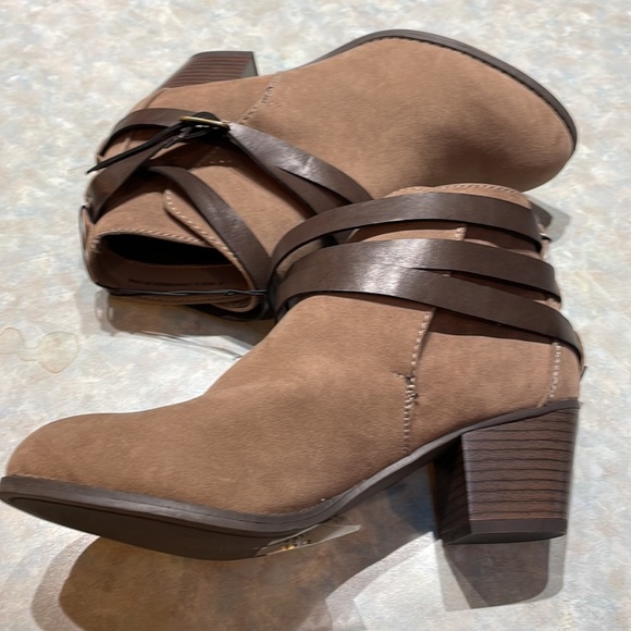 Mossimo Supply Co. Ankle boots (sz 8? - Picture 2 of 9